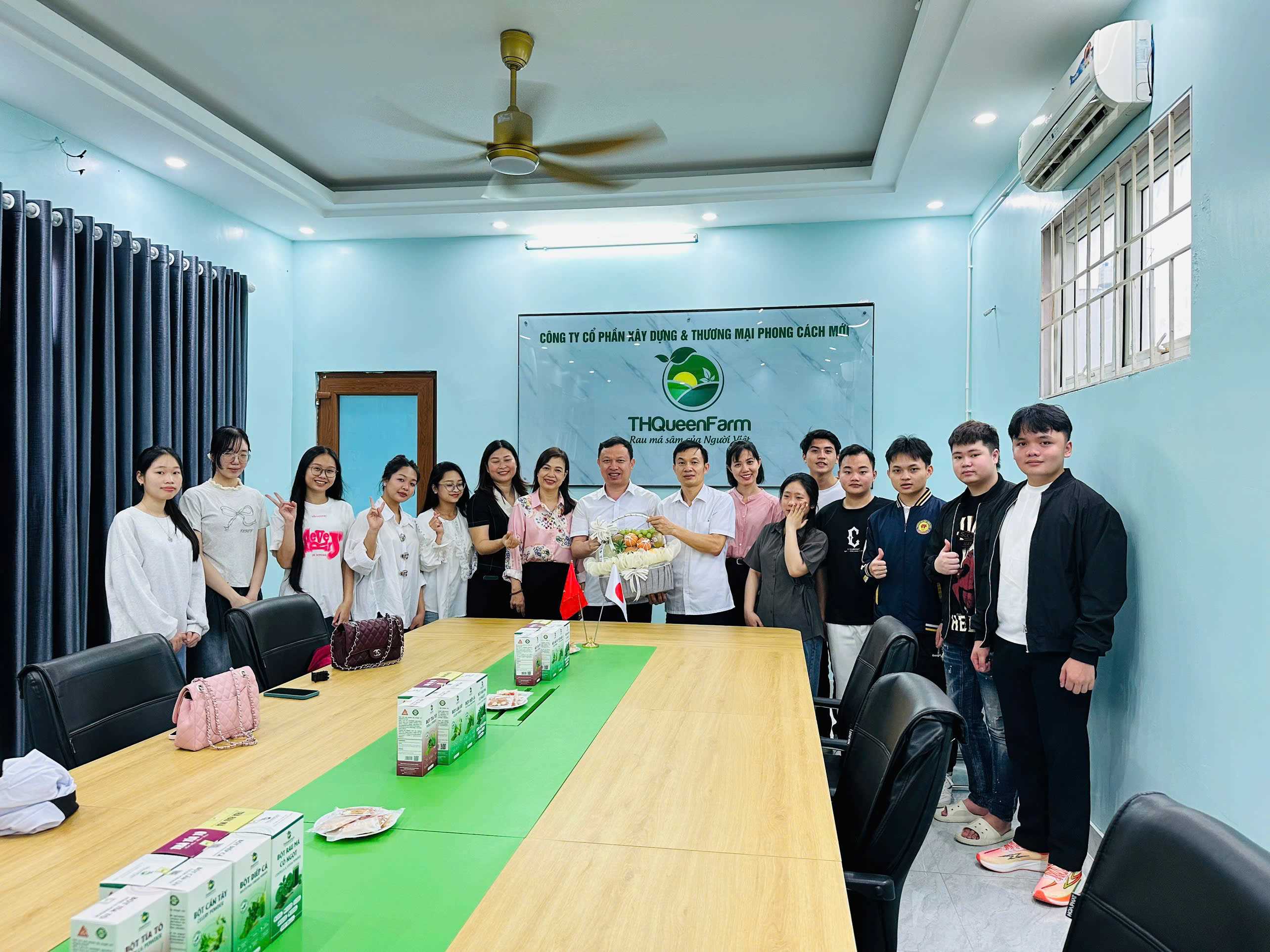 GẮN KẾT ĐÀO TẠO VỚI THỰC TIỄN – MỞ LỐI TƯƠNG LAI NGÀNH KINH TẾ NÔNG NGHIỆP TẠI TRƯỜNG ĐẠI HỌC HỒNG ĐỨC